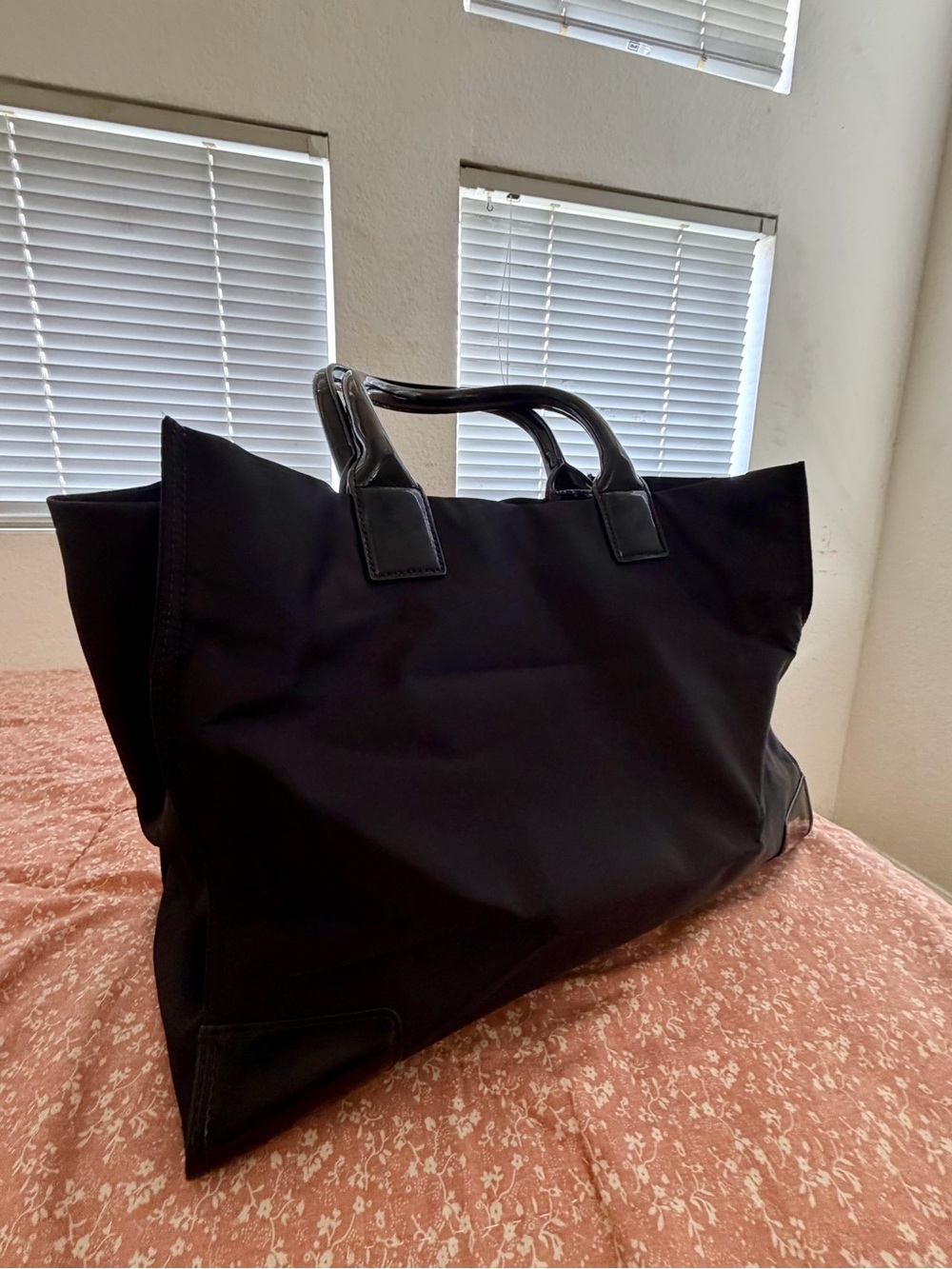 Tory Burch Black Logo Tote with Glossy Handles - Picture 3 of 6